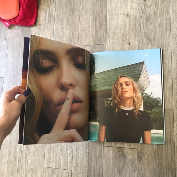 Issue 26 Chanel Magazine! Coffee table conference room book table - Picture 3 of 4